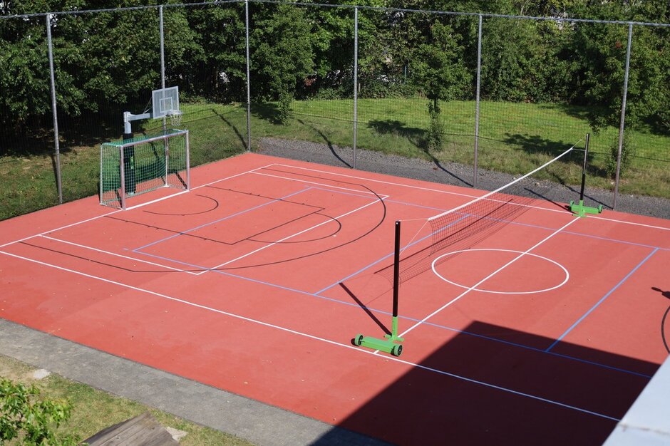 Der Sportplatz der KJP